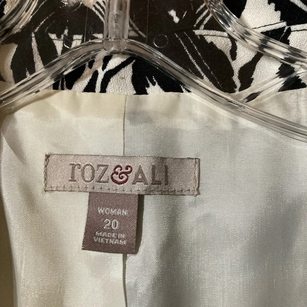 Women’s Roz & Ali blazer size 20 cute black and white pattern - Picture 2 of 3